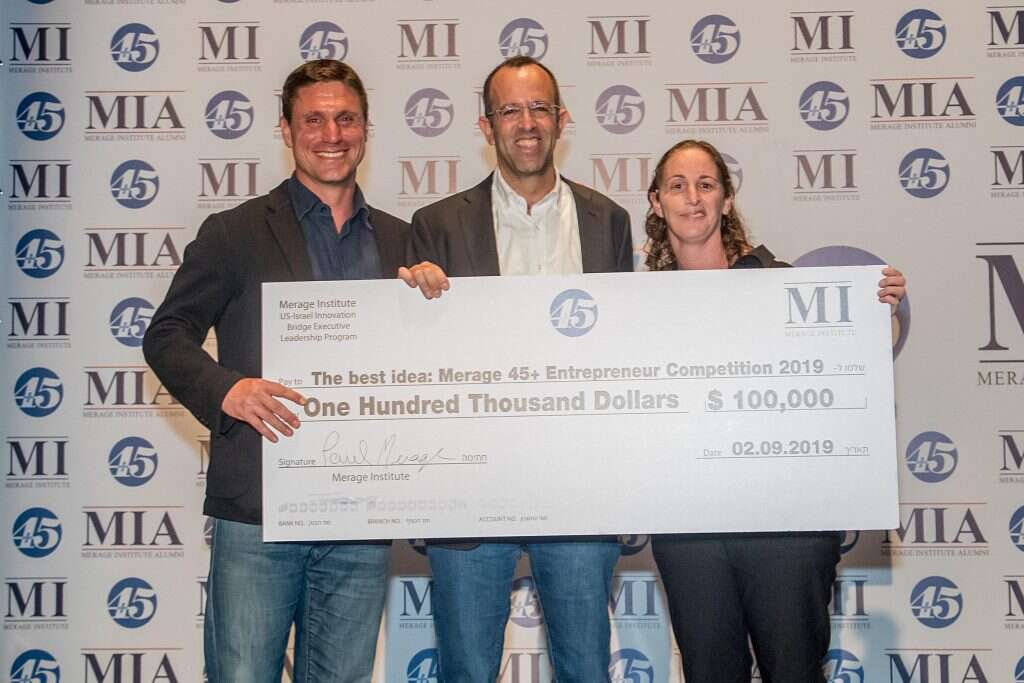 נאום של שלוש דקות הספיק בשביל לזכות בתחרות היזמות. עם ההמחאה של מכון מיראז'. | דני כתרי עבור קרן מיראז'