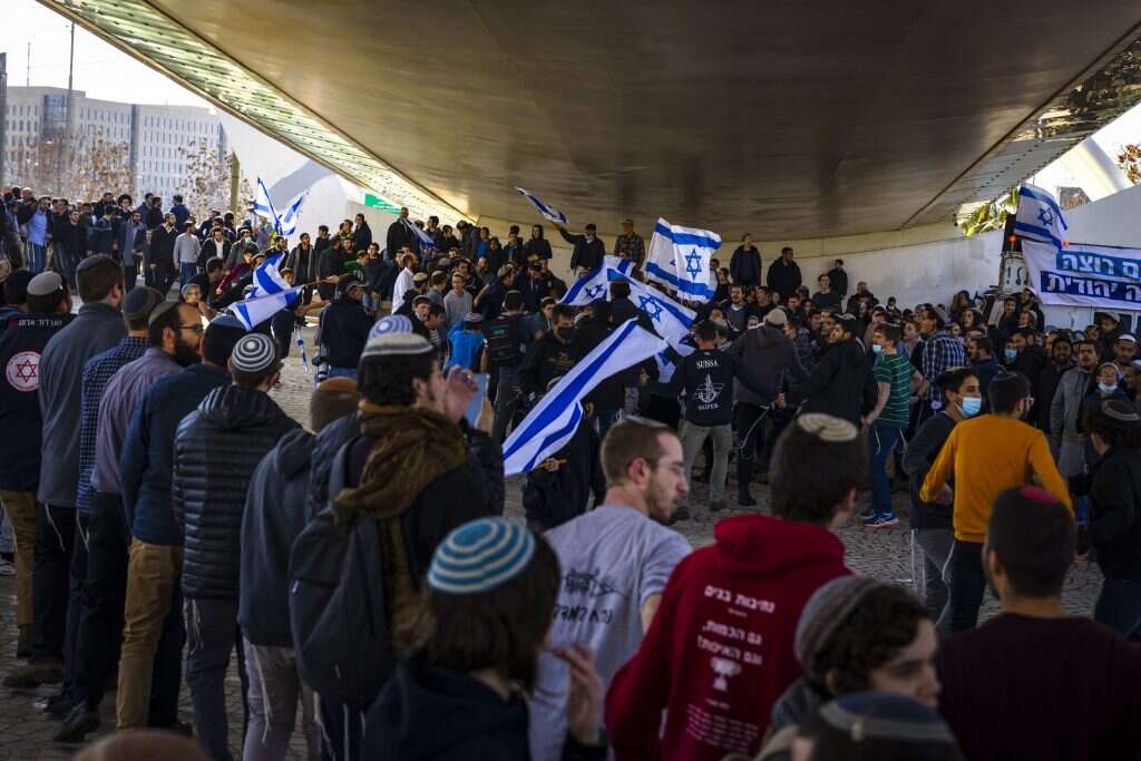 בני ישיבות בצעדת מחאה נגד חוק הגיור, לפני כשבועיים. | אוליבייה פיטוסי, פלאש 90