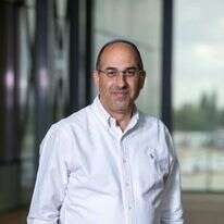 אורי יוניסי. | יוסי אלוני