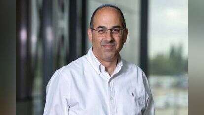 אורי יוניסי. | יוסי אלוני