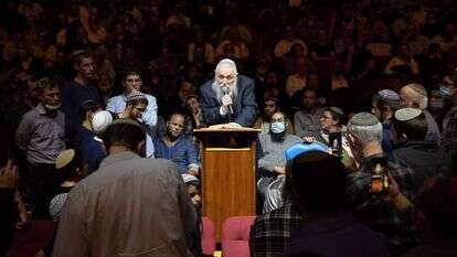 הרב דרוקמן על הבימה הקטנה באולם בבנייני האומה . | שריה דיאמנט - דמקה בית הפקה ירושלמי