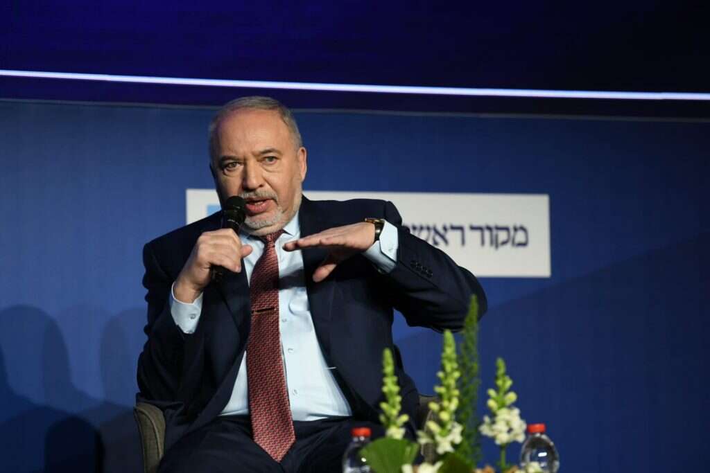 שר האוצר אביגדור ליברמן בוועידת מקור ראשון. | שריה דיאמנט שר האוצר אביגדור ליברמן בוועידת מקור ראשון. | שריה דיאמנט