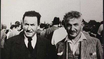 עגנון עם ברל כצנלסון (מימין), 1936. | ארכיון ש"י עגנון, האוסף הלאומי לתצלומים על שם משפחת פריצקר, הספרייה הלאומית