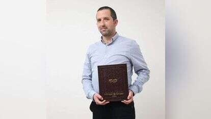 אשר מרזר, ראש מועצה דתית. | דוד כהן, ג'יני