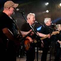 הביאו את השפה המדוברת לפזמונאות. להקת כוורת במופע האיחוד, 2019. | גיל יערי, פלאש 90