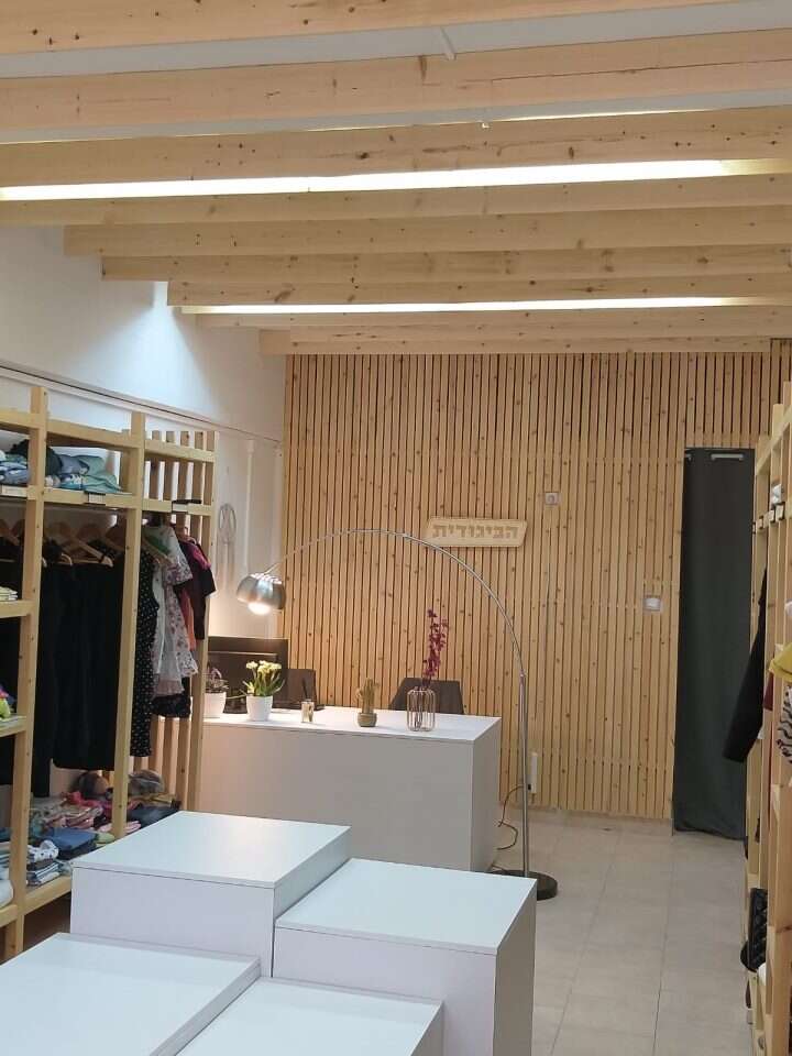 מתפעלים חנות יד שנייה. הביגודית, פרדס כץ