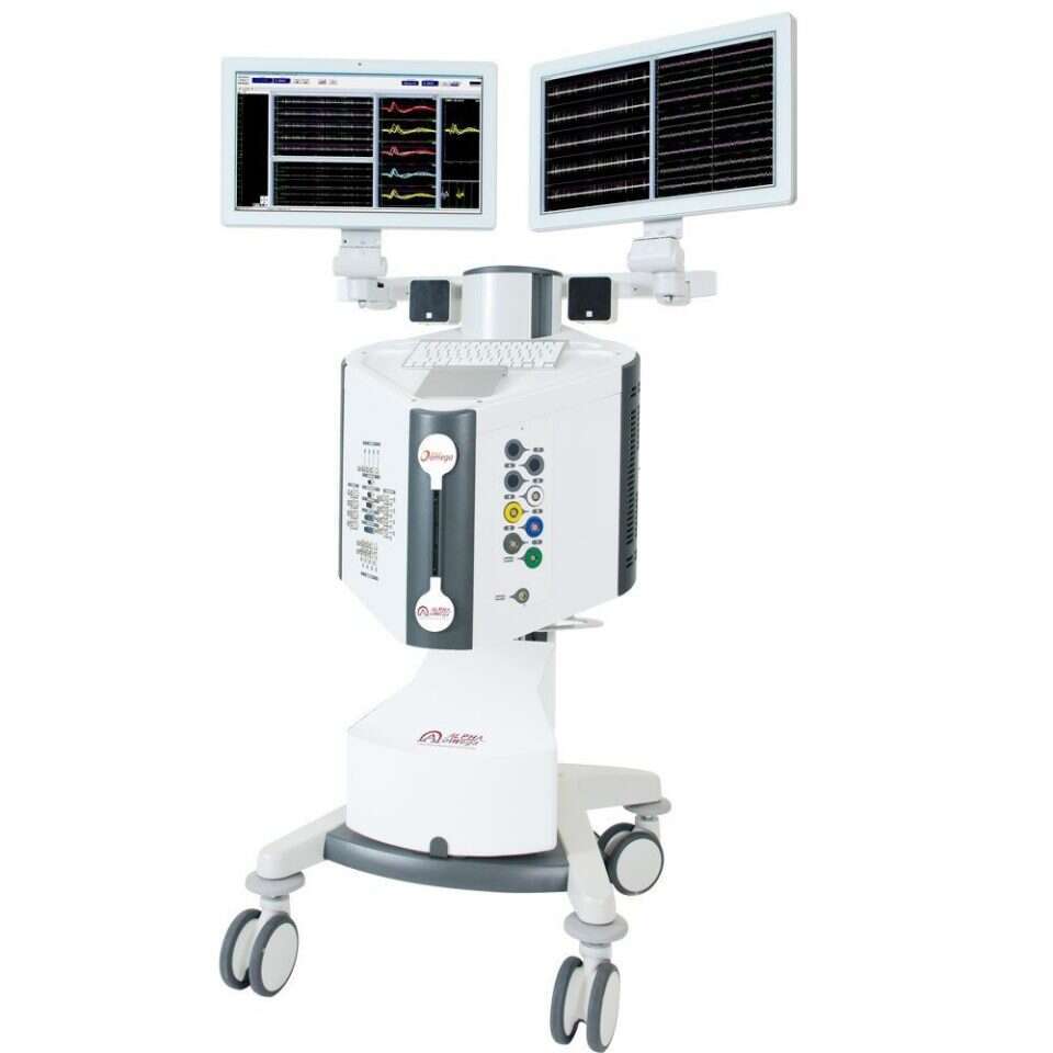 מותאם לפעילות החשמלית במוח המטופל. המכשיר החדשני לטיפול בנזעי חשמל. | מסך מתוך האתר Alpha Omega Co