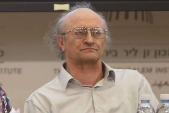 פרופ' משה אידל. | מרים צחי פרופ' משה אידל. | מרים צחי