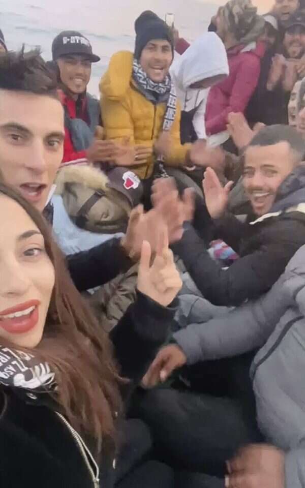 "ראיתי את המוות מול עיניי". בן־מחמוד וארוסה בספינת המהגרים. | חיימה בן מחמוד, AP