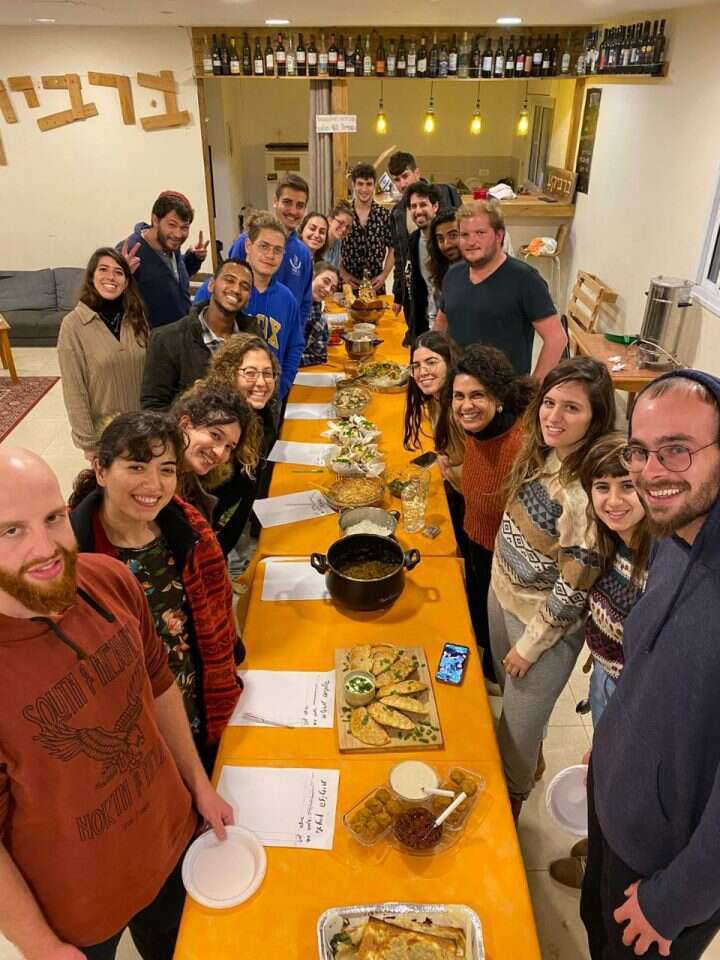 לחיות עם אנשים שונים ממך. מכורה - קדמה. | נעמה סרוסי