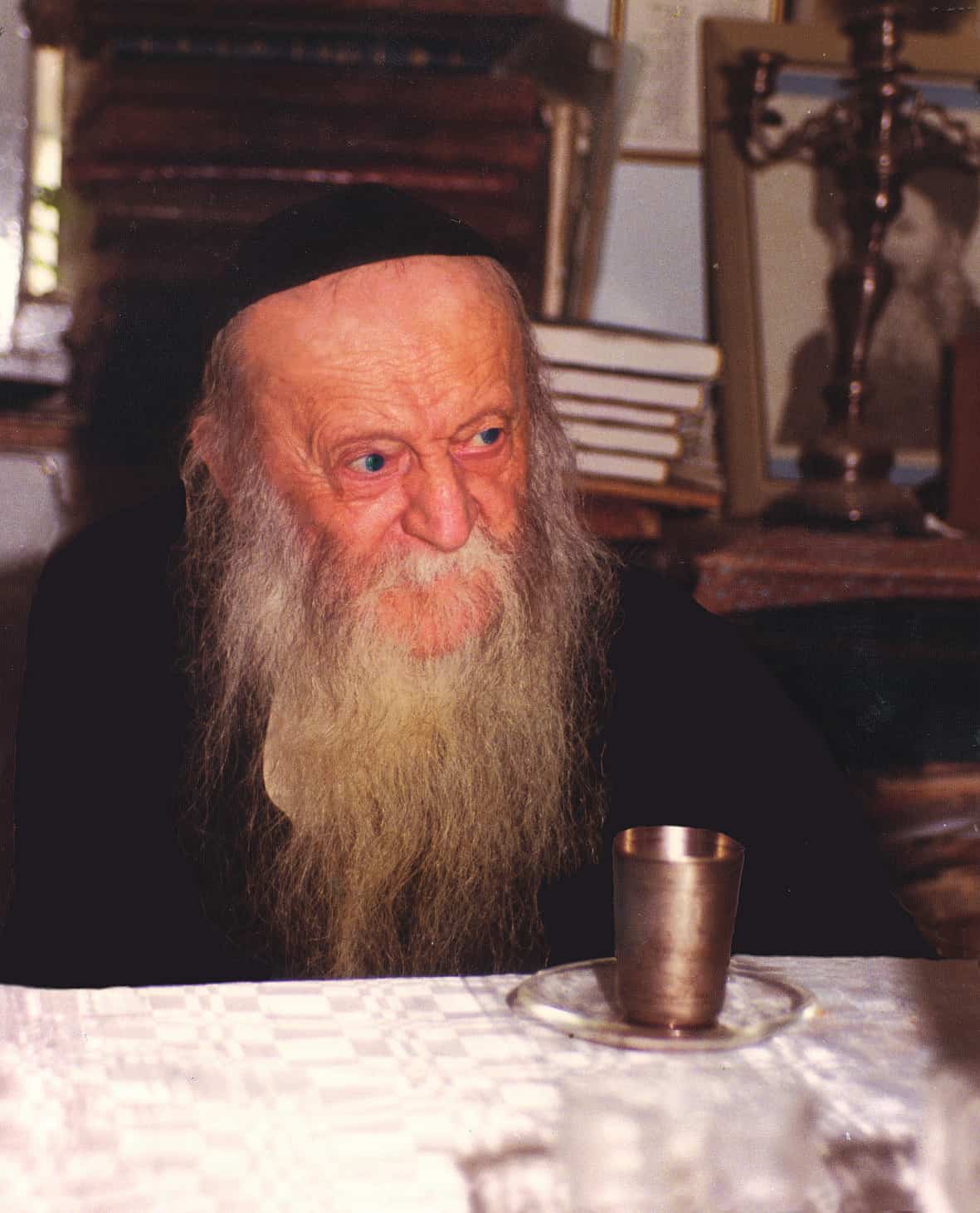 הרצי"ה בשעת הבדלה, תשמ"א "הטנק הקדוש". | ישראל גולדברג