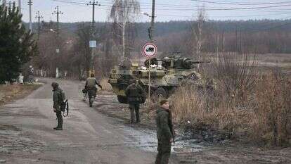 חיילים אוקראינים מצפון לקייב, אתמול. | AFP