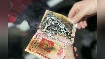 דרכונים נשרפים מול השגרירות הרוסית בתל אביב, הערב. | אודי שחם