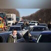 שיירת פליטים ביציאה מקייב, אתמול. | רויטרס