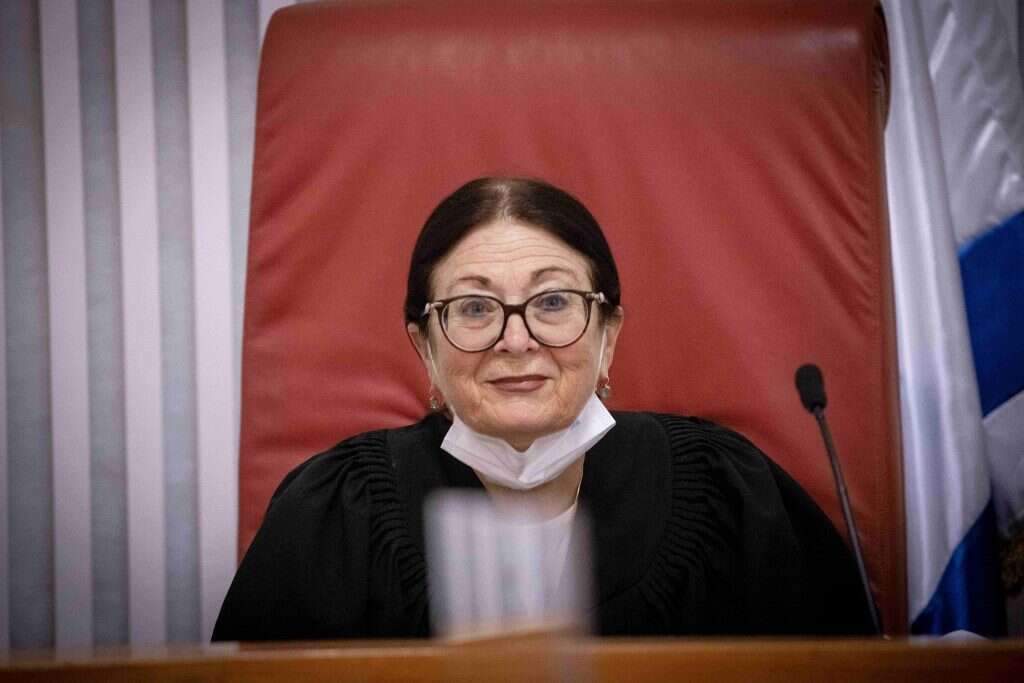 אסתר חיות. | יונתן זינדל, פלאש 90