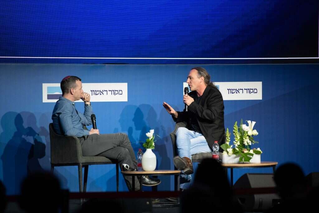 שאלת המוקד של הימין היום היא האם אתה בעד ביבי. בן־חיים וסגל על בימת הוועידה, השבוע. | שריה דיאמנט