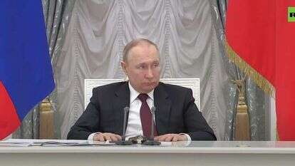 פוטין בישיבת המועצה העליונה לביטחון לאומי של רוסיה. | מסך מתוך RT