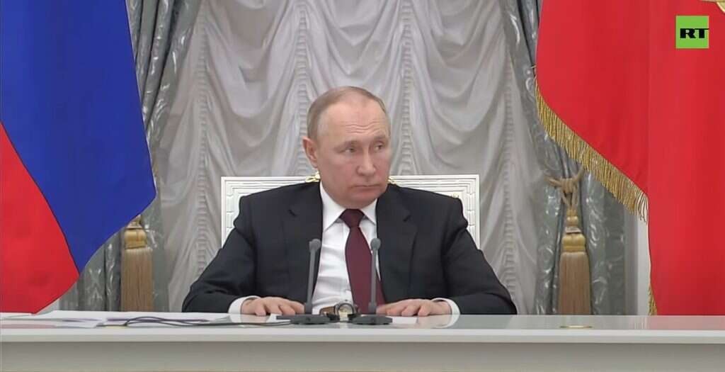 פוטין בישיבת המועצה העליונה לביטחון לאומי של רוסיה. | מסך מתוך RT
