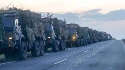 שיירת כלי רכב צבאיים רוסיים בחבל דונבאס שבמזרח אוקראינה. | גטי אימג'ס
