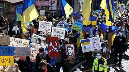 מוחים בדרום קוריאה נגד פלישת רוסיה לאוקראינה. | EPA