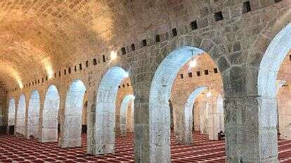 אורוות שלמה הוא מבנה תת-קרקעי קדום בפינה הדרום-מזרחית של הר הבית. | : ארנון סגל