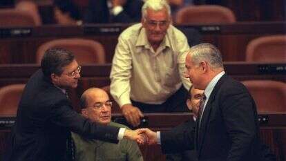 נתניהו הודה לי על דבריי בריאיון ל־ CNN , לאה רבין כעסה. ראש הממשלה בנימין נתניהו וח"כ יוסי ביילין בכנסת, 1999. | אבי אוחיון, לע"מ נתניהו הודה לי על דבריי בריאיון ל־ CNN , לאה רבין כעסה. ראש הממשלה בנימין נתניהו וח"כ יוסי ביילין בכנסת, 1999. | אבי אוחיון, לע"מ