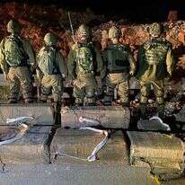 חיילי צה"ל עם משלוח הסמין שנתפס. | דובר צה"ל חיילי צה"ל עם משלוח הסמין שנתפס. | דובר צה"ל