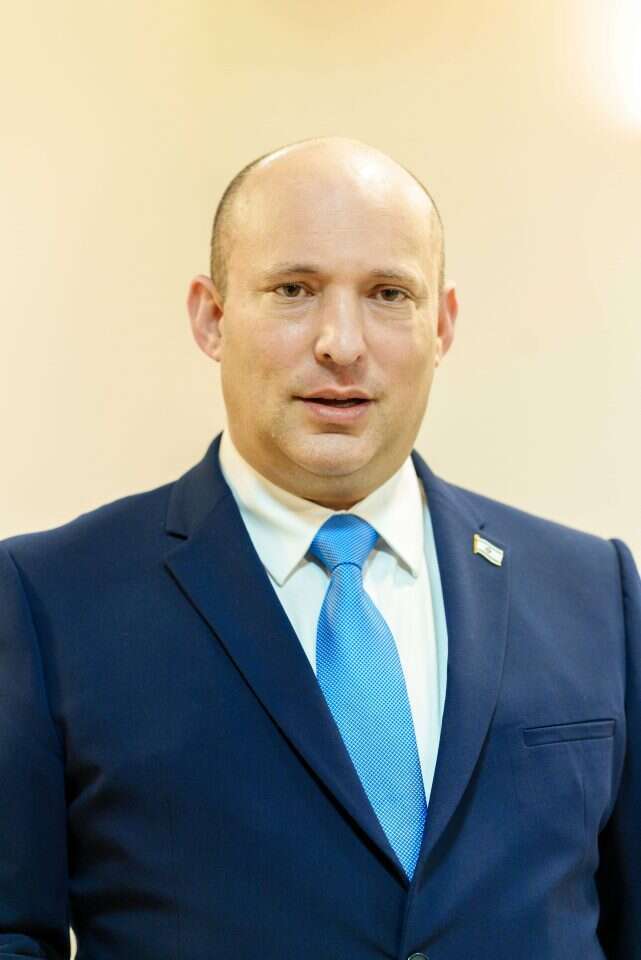 בנט. | אנצ'ו ג'וש, ג'יני