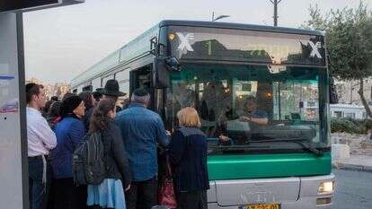 תחבורה ציבורית בירושלים. | שאטרסטוק