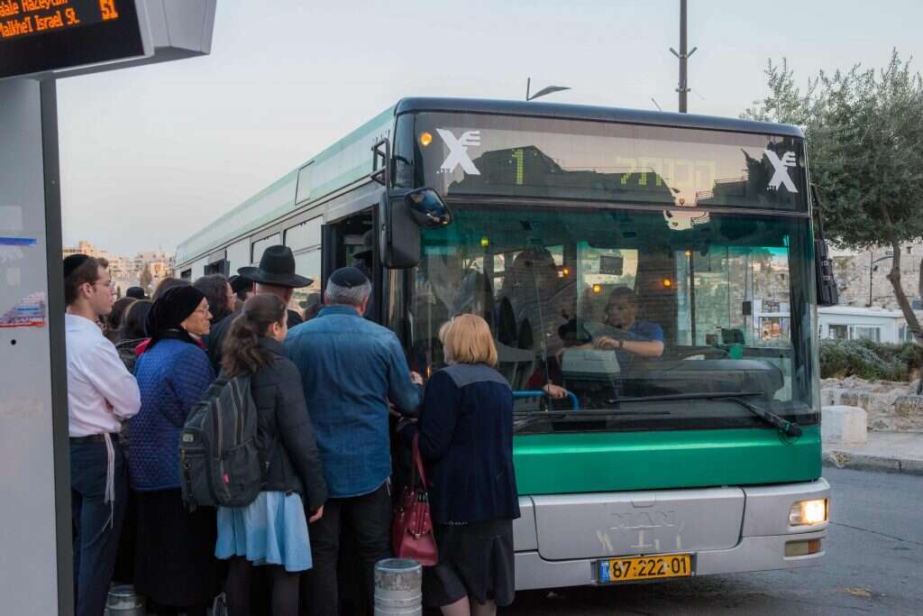 תחבורה ציבורית בירושלים. | שאטרסטוק