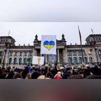 ההמונים במערב יודים להבחין בין טוב לרע. הפגנה למען אוקראינה מול הבונדסטאג בברלין, השבוע. | EPA