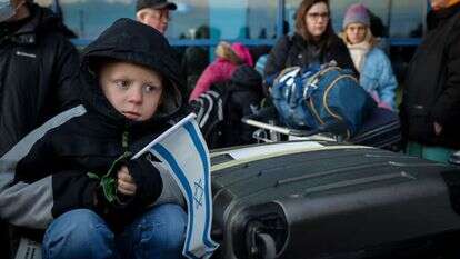 פליטים אוקראינים בנתב"ג. | נתי שוחט/פלאש90
