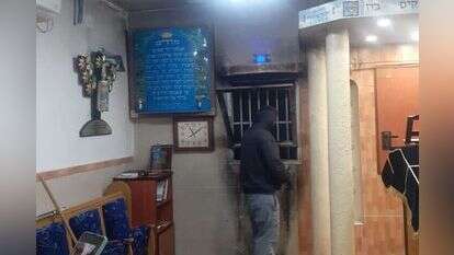 בית הכנסת שהוצת ברמלה בזמן הפרעות