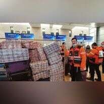 אנשי איחוד הצלה עם חלק מציוד הסיוע. | אסף גבור