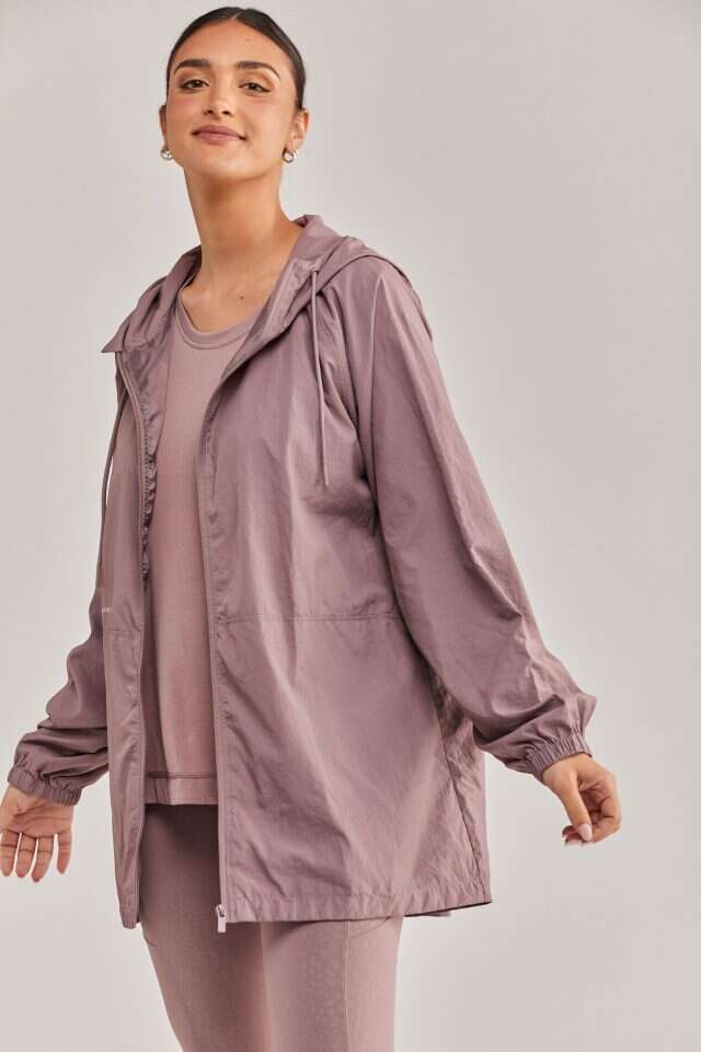 מעיל רוח של אינטימה. | הילה שיר מעיל רוח של אינטימה. | הילה שיר