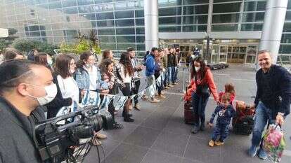 פליטים מאוקראינה מתקבלים בישרת "עם ישראל חי" בנתב"ג, היום. | יאיר קראוס