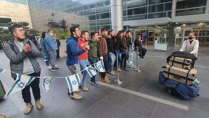 פליטים מאוקראינה מתקבלים בשירת "עם ישראל חי" בנתב"ג, היום. | יאיר קראוס