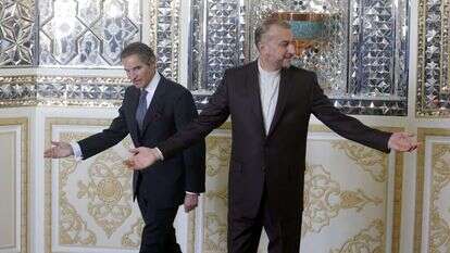 שר החוץ האיראני (מימין) עם מזכ"ל סבא"א רפאל גרוסי. | AFP