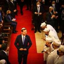 הנשיא הרצוג בבית כנסת נווה שלום באיסטנבול. | EPA