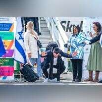 עולים חדשים מאוקראינה עם שרת העלייה והקליטה לשעבר, פנינה תמנו שטה, 2022 | נגה מלסה