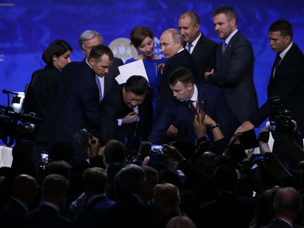 התנקשויות מתרחשות ללא התרעה מוקדמת. פוטין ושי ג'ינפינג בפורום כלכלי בסנט־פטרבורג, 2019. | גטי אימג'ס