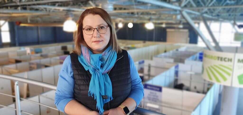 אנג'לה קוטביסי. | אסף גבור