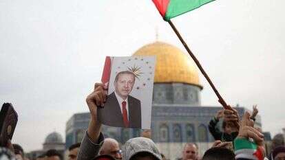 הפגנה פלסטינית עם תמונת ארדואן בהר הבית. | גטי אימג'ס