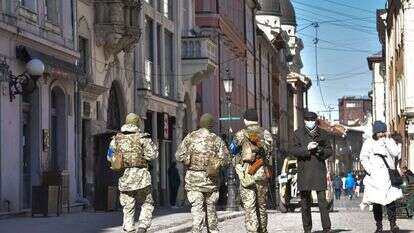 חיילים אוקראינים מפטרלים בלבוב שבמערב אוקראינה. | EPA