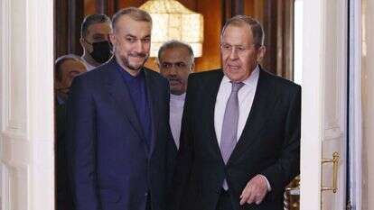 שר החוץ הרוסי סרגיי לברוב עם שר החוץ האיראני במוסקבה. | EPA