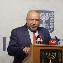 שר האוצר ליברמן מכריז על הרפורמה. | סיון שחור, ענבה, לע''מ