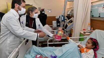 הנשיא הרצוג ורעייתו מיכל בשערי צדק. | חיים צח, לע"מ הנשיא הרצוג ורעייתו מיכל בשערי צדק. | חיים צח, לע"מ