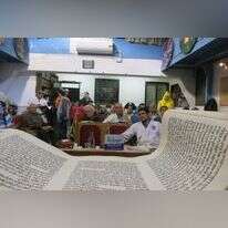 קריאת מגילה. | מרים צחי