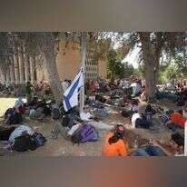 כציבור דתי־לאומי הופתענו כשאחינו הפנו לנו עורף. צעירים בכפר מימון במאבק נגד ההתנתקות. | מרים צחי