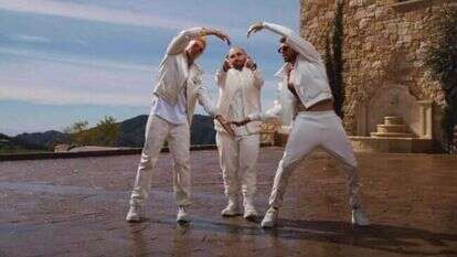 מסך מתוך הקליפ לשיר "אהבתי לך"